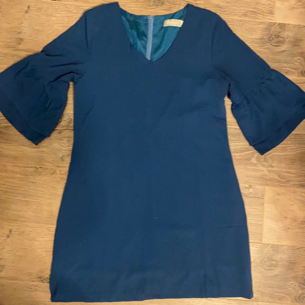 V-neck short dress, bell sleeve - size S, excellent condition